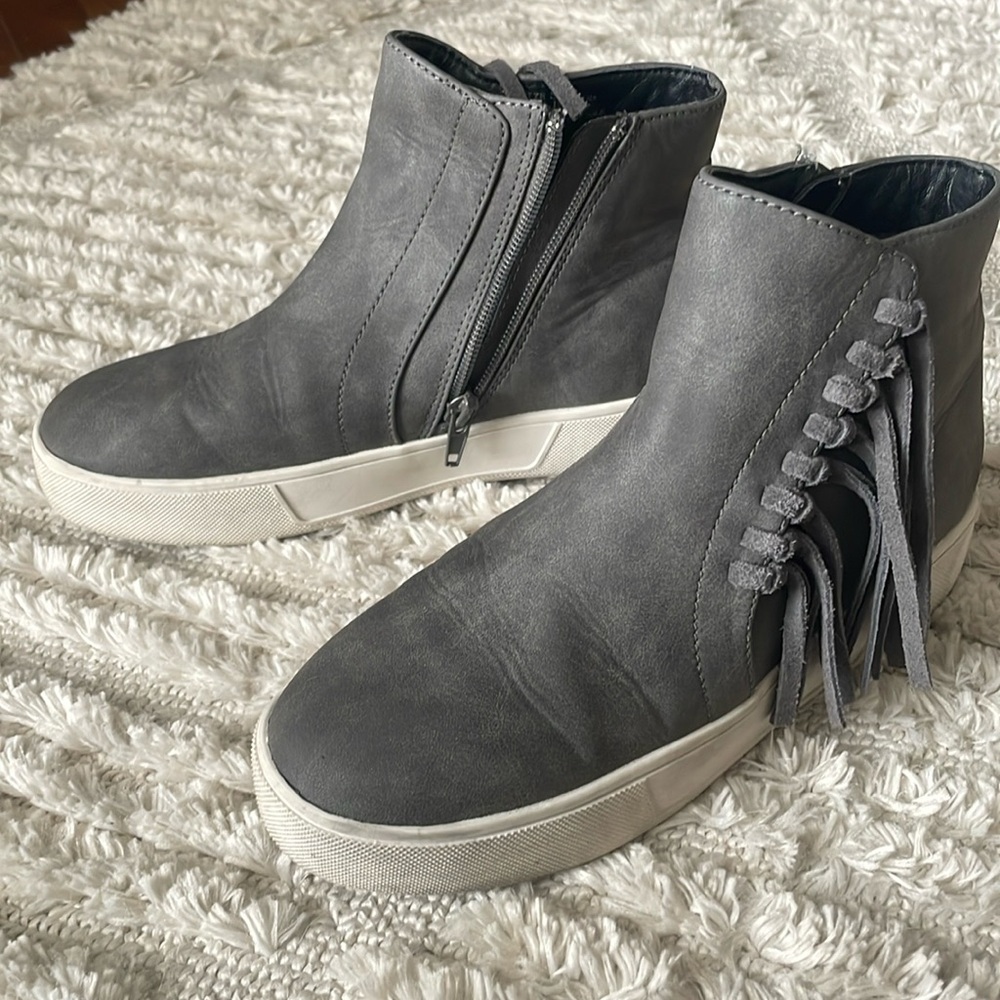 Girls Wedge Fringe Side Zip Boots | Volatile Kids | EUC